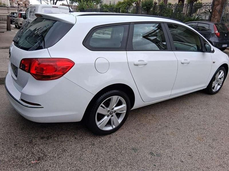 Usata Opel Astra Cosmo 140 CV (102 kW) 2013 Bianco Berlina