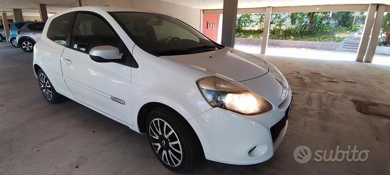 Usata Renault Clio IV 103 CV (75 kW) 2012 Bianco Utilitaria
