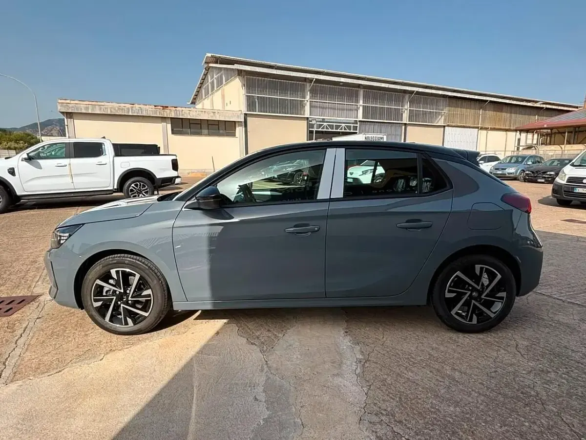 Nuova Opel Corsa 100 CV (73 kW) 2026 Grigio Utilitaria
