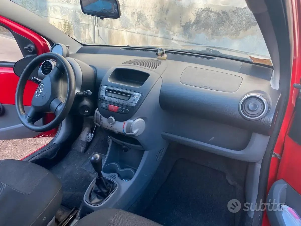Usata Toyota Aygo 54 CV (39 kW) 2006 Rosso Utilitaria