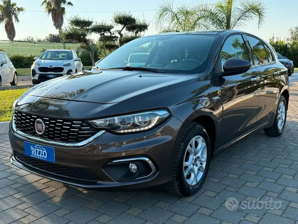 Usata Fiat Tipo Lounge 120 CV (88 kW) 2018 Marrone Berlina