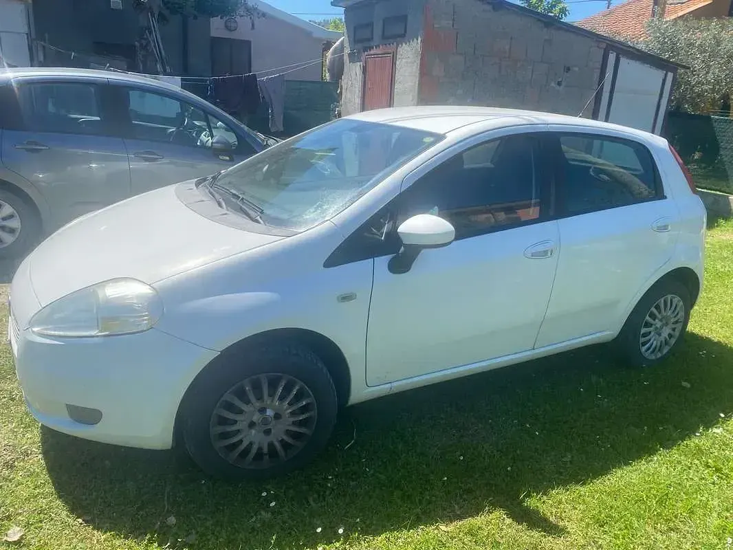 Usata Fiat Grande Punto Dynamic 77 CV (56 kW) 2009 Bianco Utilitaria