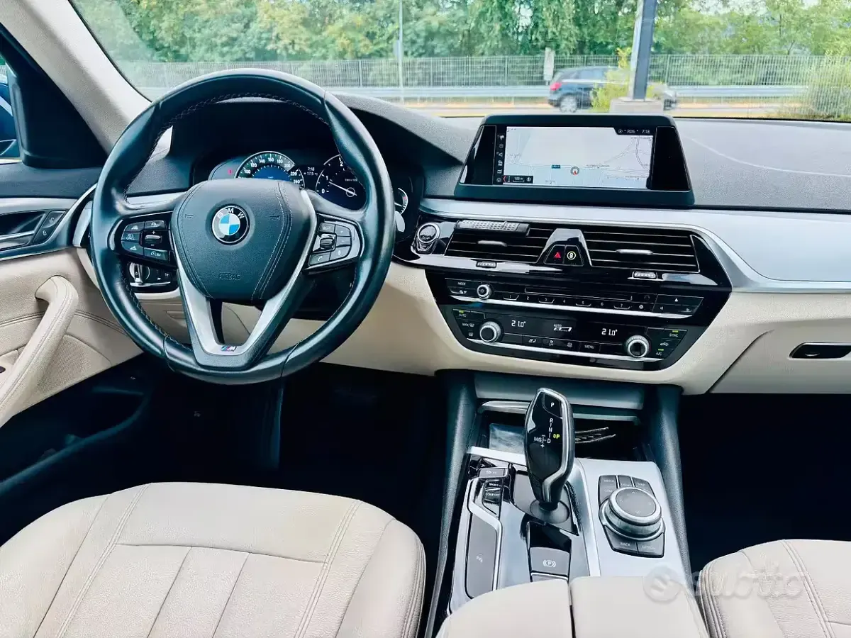 Usata BMW 520 Luxury Line 190 CV (139 kW) 2019 Blu Station wagon