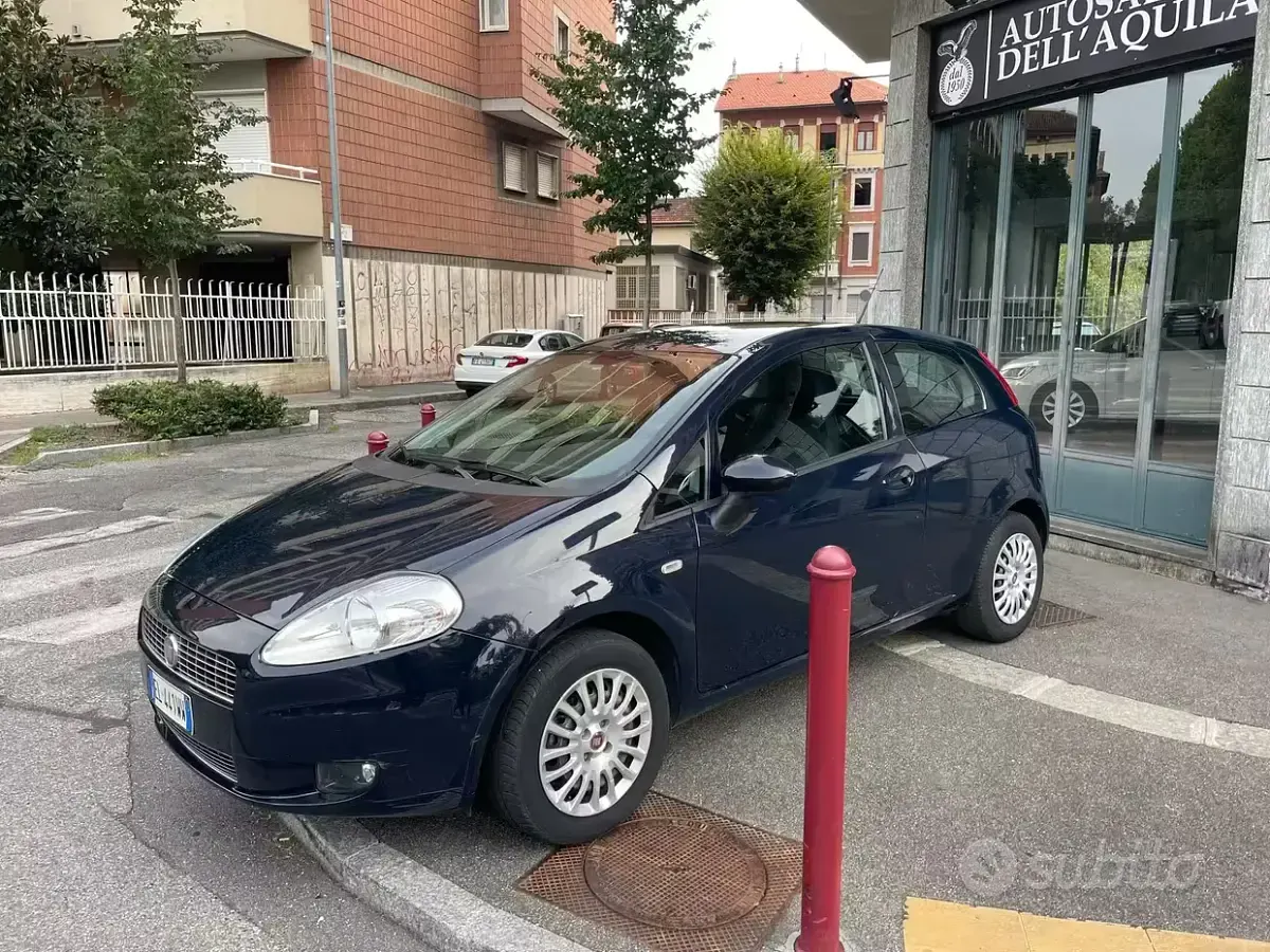 Usata Fiat Grande Punto 77 CV (56 kW) 2012 Blu Utilitaria