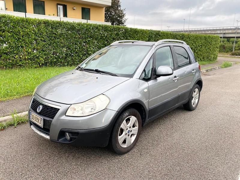 Usata Fiat Sedici Dynamic 107 CV (78 kW) 2006 Argento SUV