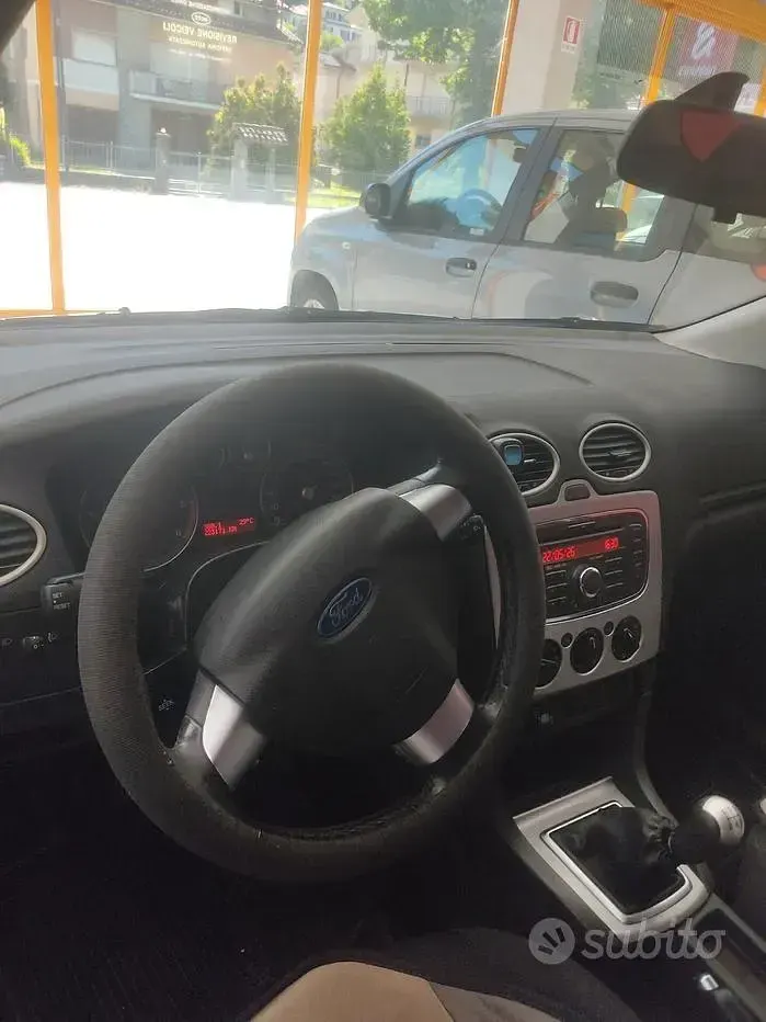 Usata Ford Focus S 116 CV (85 kW) 2007 Nero Station wagon