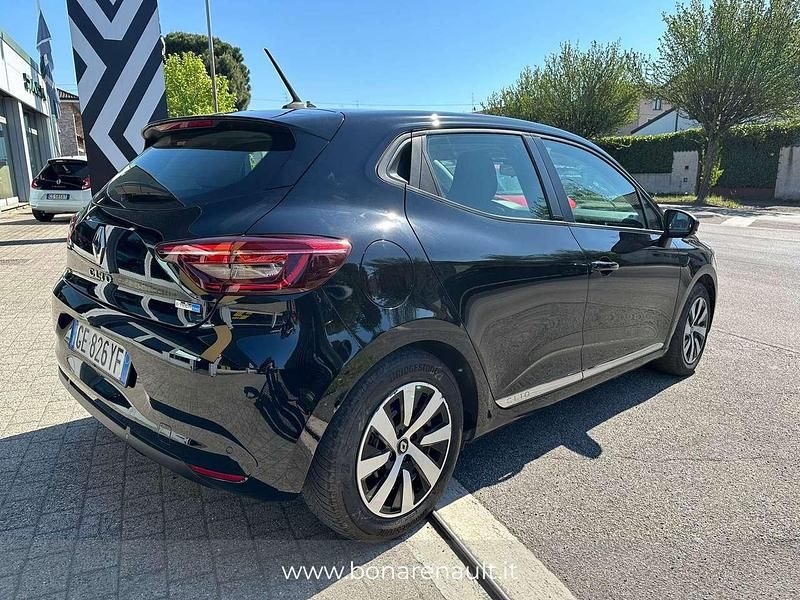 Käytetty Renault Clio V Zen 140 HP (102 kW) 2021 Musta Viistoperä