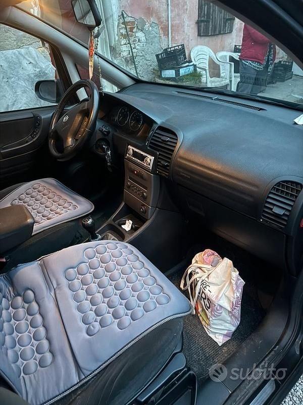 Usata Opel Zafira 101 CV (74 kW) 2004 Nero Monovolume