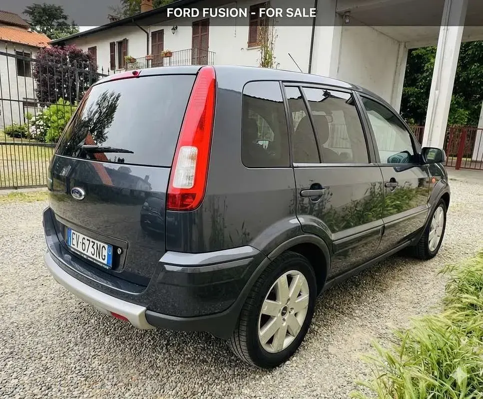 Usata Ford Fusion 95 CV (69 kW) 2009 Grigio Utilitaria