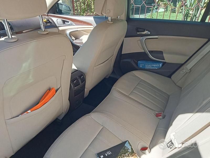 Usata Opel Insignia 170 CV (125 kW) 2011 Marrone Berlina