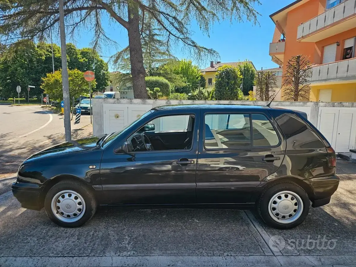 Usata VW Golf III 90 CV (66 kW) 1996 Nero Berlina