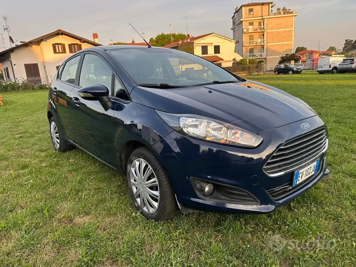 Usata Ford Fiesta Titanium 97 CV (71 kW) 2014 Blu Utilitaria
