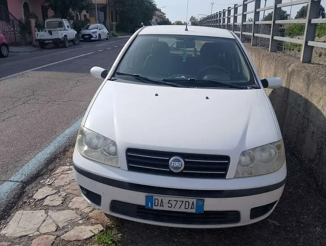 Usata Fiat Punto Dynamic 80 CV (58 kW) 2006 Bianco Utilitaria