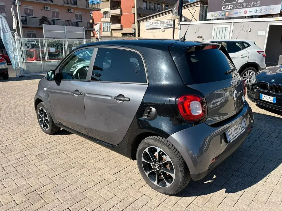 Usata Smart ForFour Prime 90 CV (66 kW) 2016 Grigio Utilitaria
