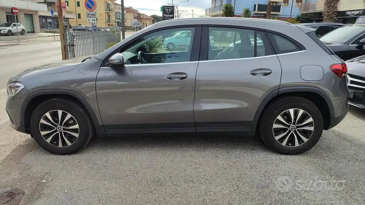 Begagnad Mercedes GLA180 Style 116 HK (85 kW) 2022 Grå SUV