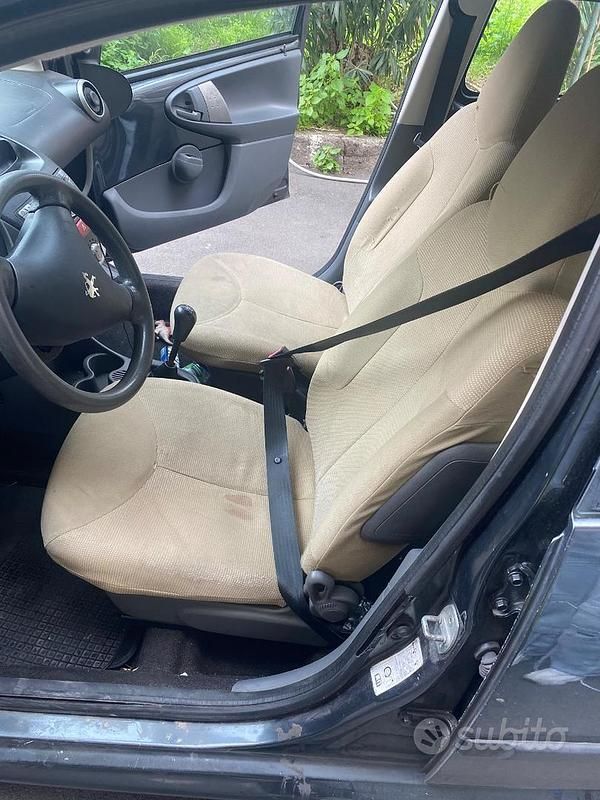 Usata Peugeot 107 68 CV (50 kW) 2008 Grigio Utilitaria