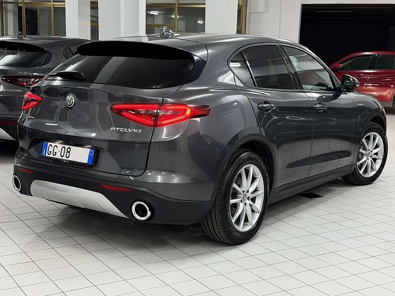 Usata Alfa Romeo Stelvio Executive 190 CV (139 kW) 2021 Grigio vesuvio SUV