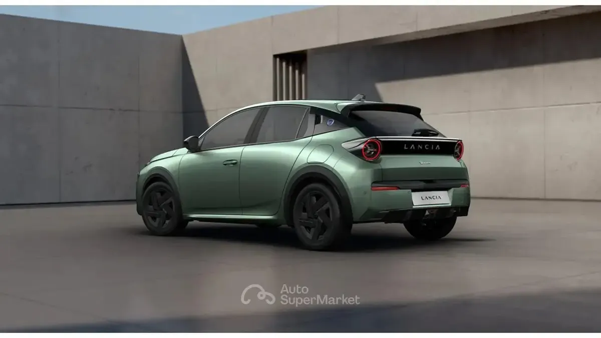 Nuova Lancia Ypsilon S 101 CV (74 kW) 2026 Oro / metallizzato Utilitaria