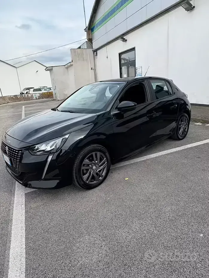 Usata Peugeot 208 75 CV (55 kW) 2022 Nero Utilitaria
