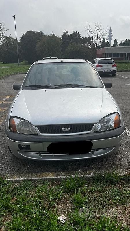 Grigio Usata 2001 Ford Fiesta Due volumi | 2000 € (Cara) - Immagine 1/4