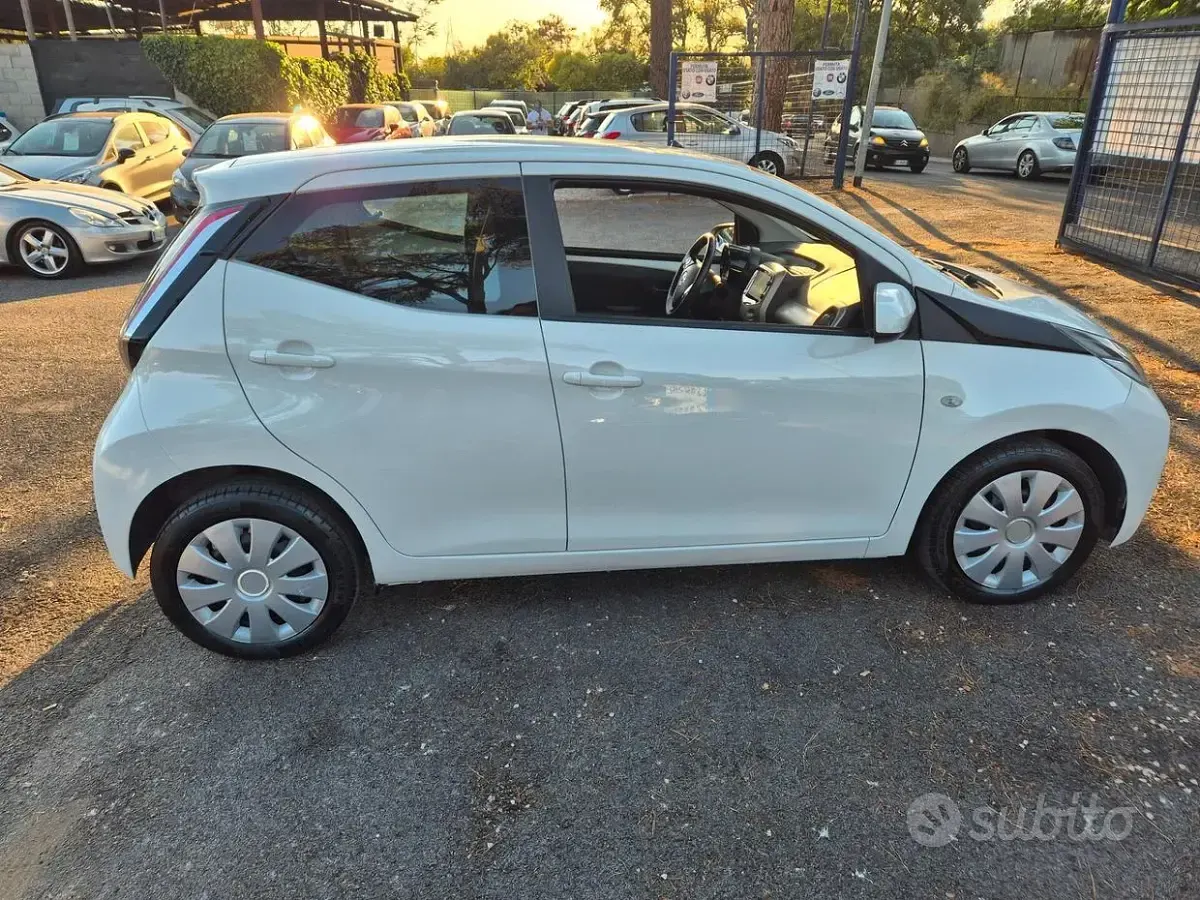 Usata Toyota Aygo X-wave 69 CV (50 kW) 2016 Bianco Utilitaria