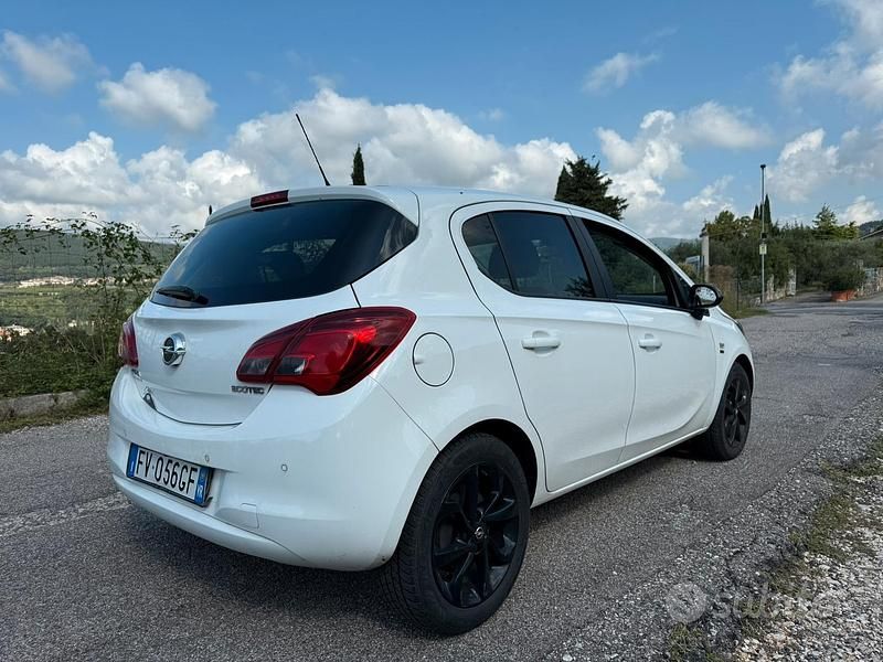 Usata Opel Corsa 90 CV (66 kW) 2019 Bianco Coupé