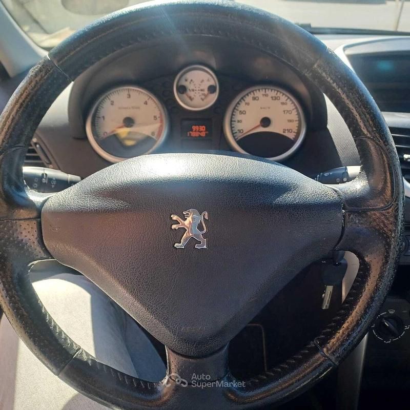 Usata Peugeot 207 68 CV (50 kW) 2006 Argento Berlina