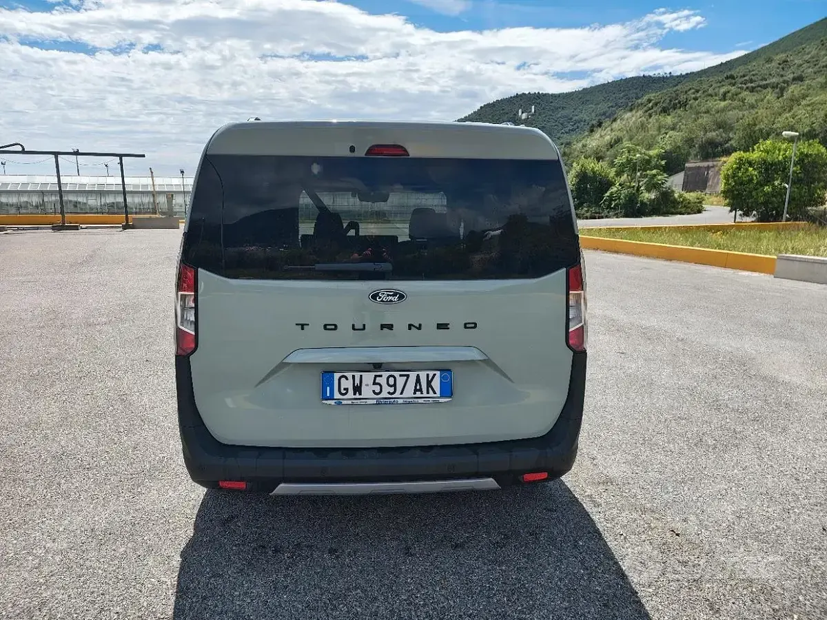 Usata Ford Courier Titanium 125 CV (91 kW) 2025 Grigio Monovolume