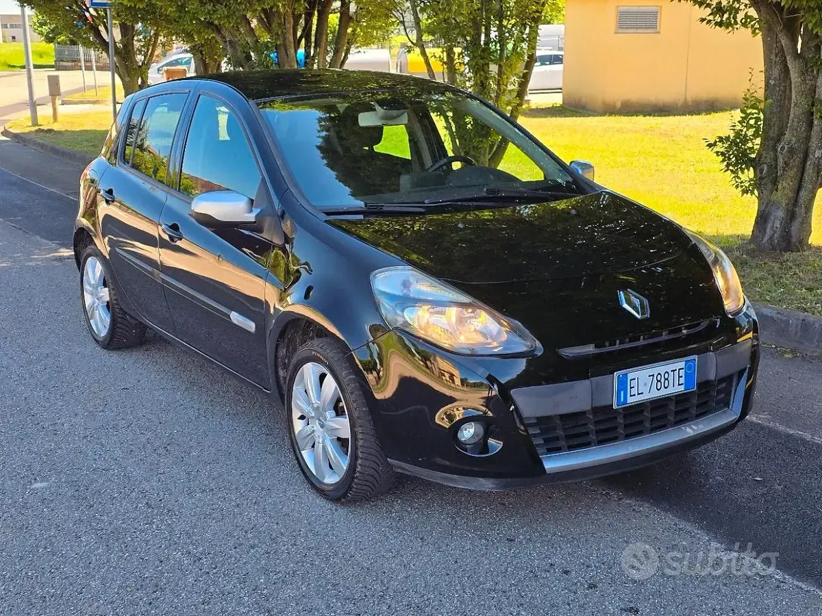 Usata Renault Clio IV Dynamique 75 CV (55 kW) 2012 Nero Berlina
