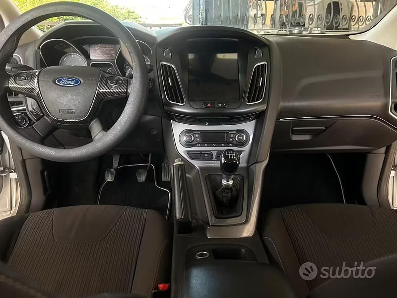 Usata Ford Focus 115 CV (84 kW) 2014 Grigio Berlina