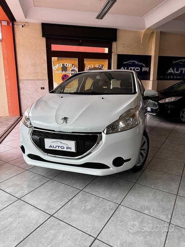 Usata Peugeot 208 Active 68 CV (50 kW) 2012 Bianco Utilitaria
