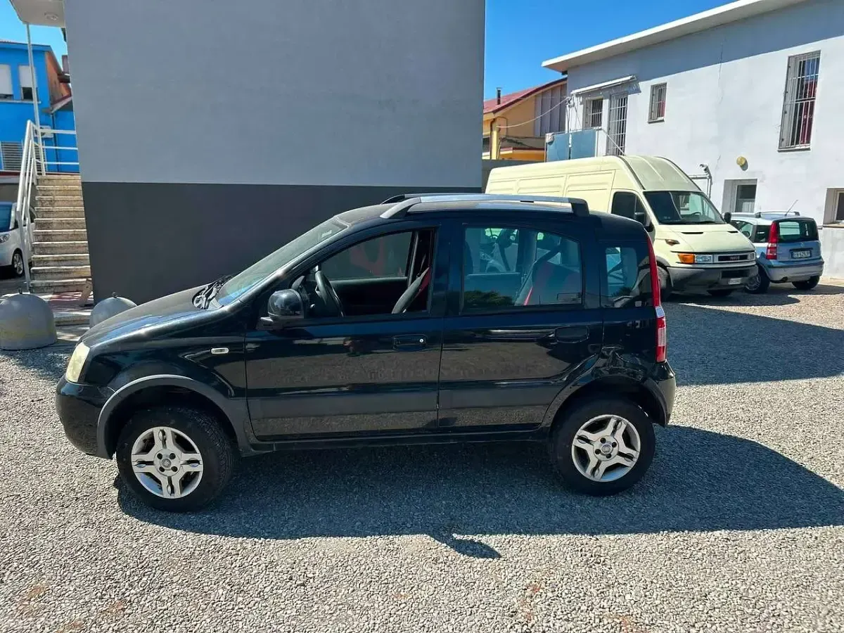 Usata Fiat Panda 4x4 Climbing 69 CV (50 kW) 2010 Nero Utilitaria