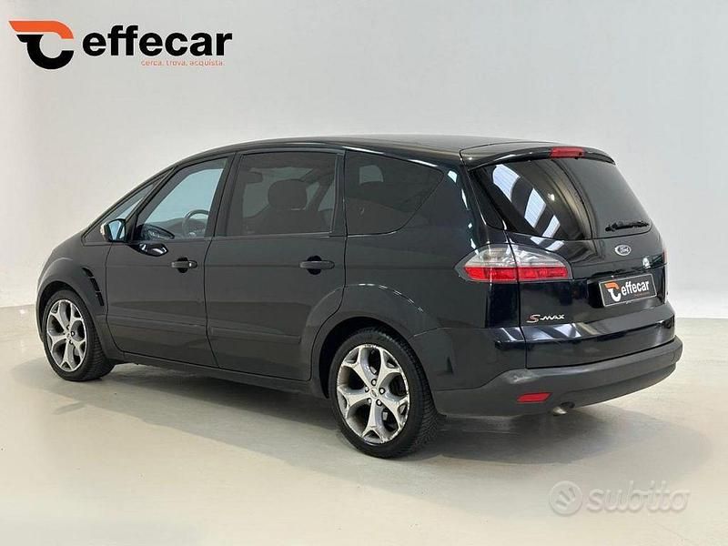 Usata Ford S-MAX Titanium 140 CV (102 kW) 2008 Nero Monovolume