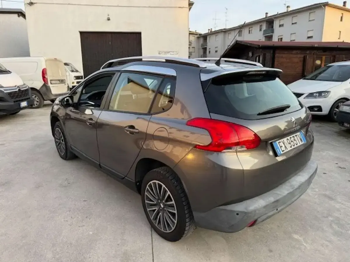 Usata Peugeot 2008 Active 68 CV (50 kW) 2015 Grigio SUV
