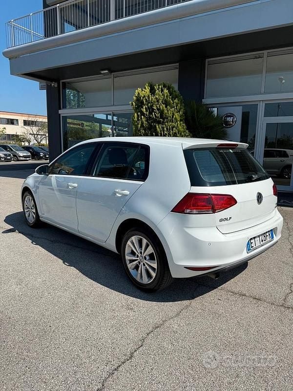 Usata VW Golf VII Trendline 105 CV (77 kW) 2014 Bianco Berlina