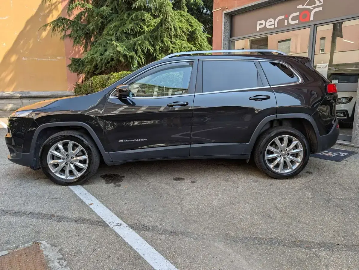 Usata Jeep Cherokee Limited 140 CV (102 kW) 2016 Nero SUV