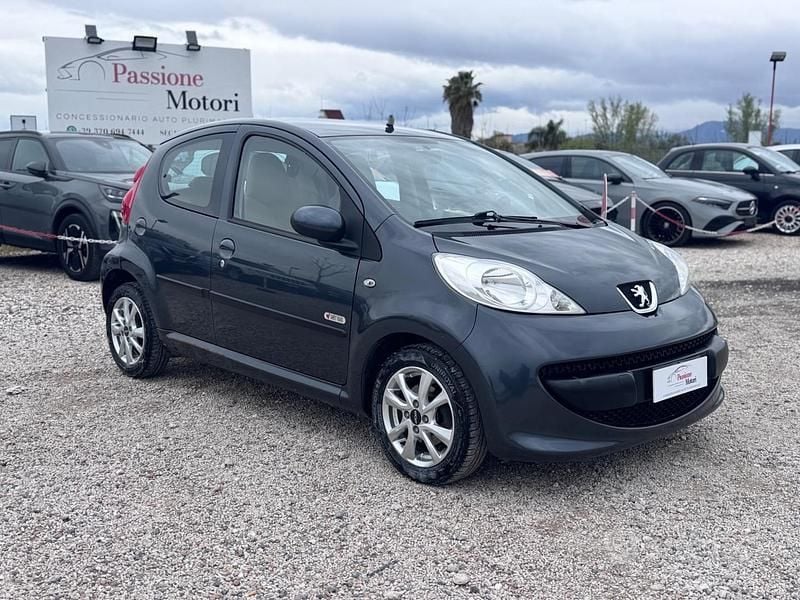 Usata Peugeot 107 54 CV (39 kW) 2008 Grigio Utilitaria