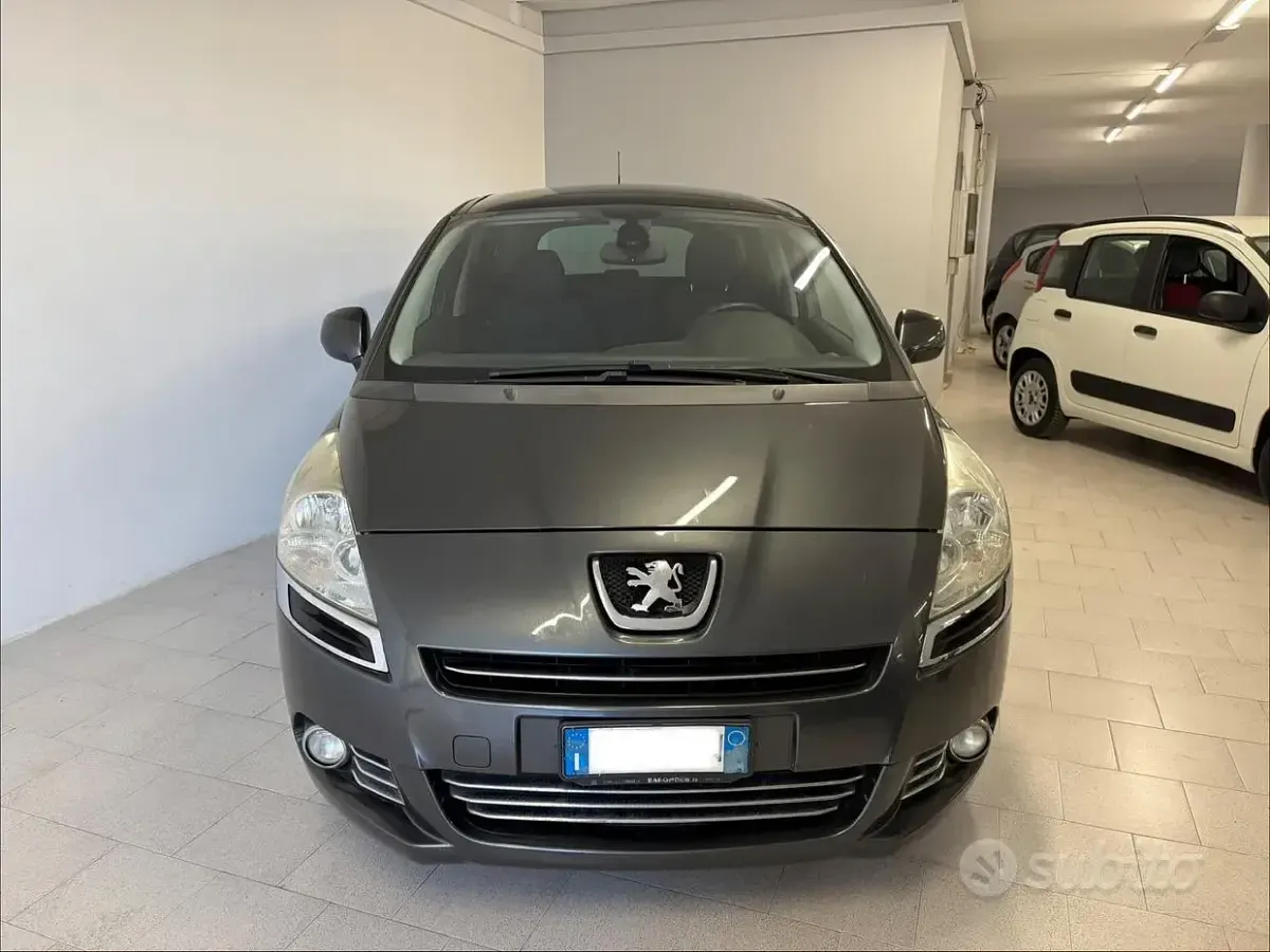 Usata Peugeot 5008 112 CV (82 kW) 2010 Grigio Monovolume