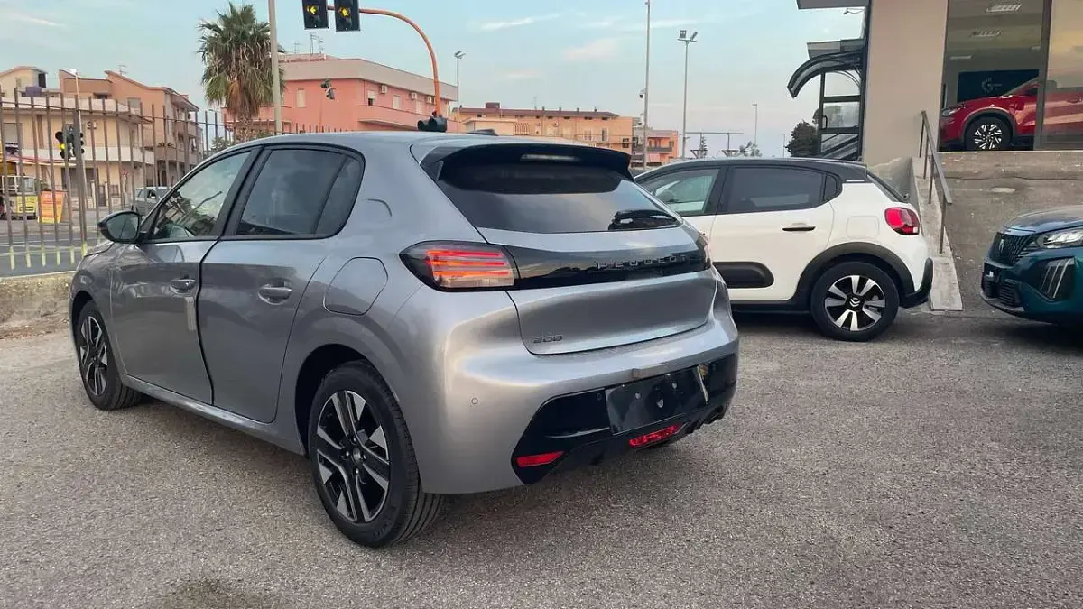 Nuova Peugeot 208 101 CV (74 kW) 2026 Grigio artense Utilitaria