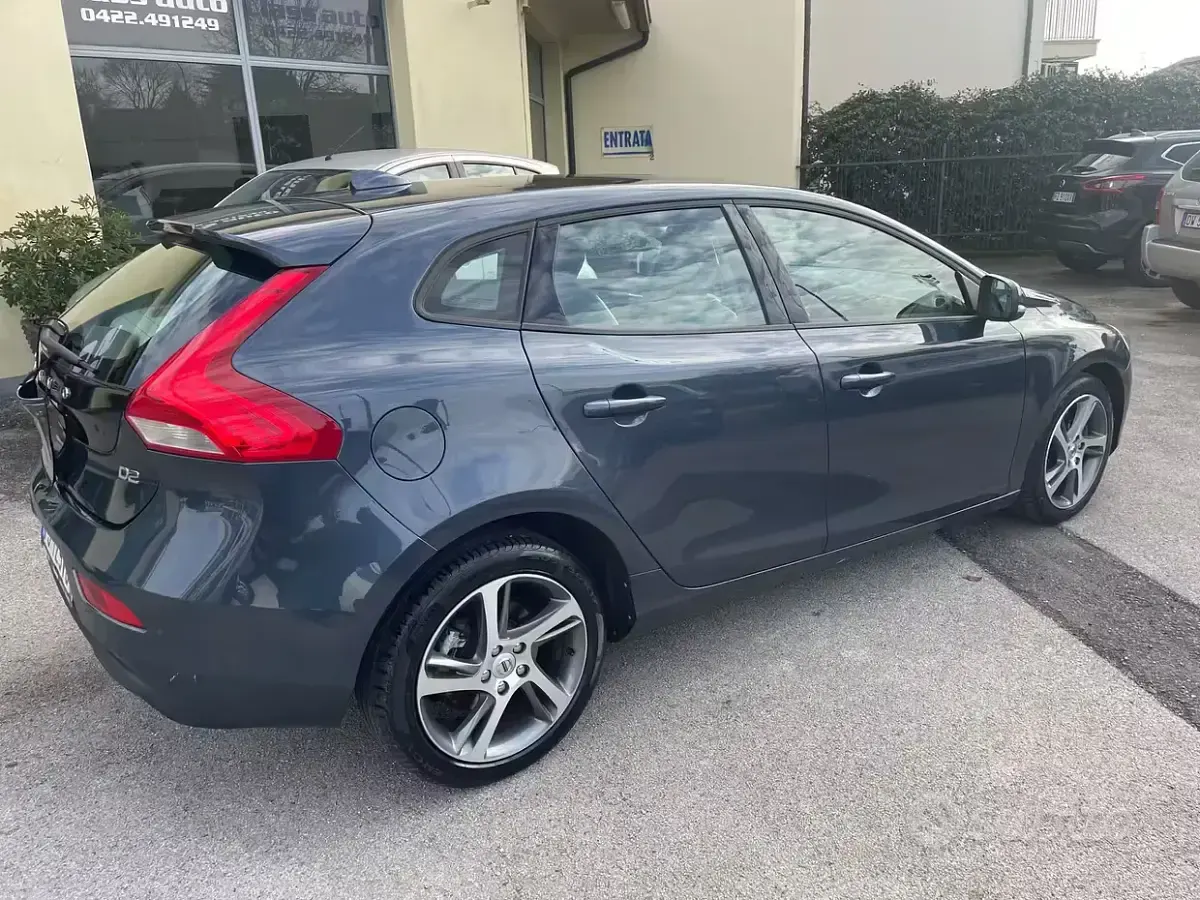 Brugt Volvo V40 Business Edition 120 HK (88 kW) 2017 Grå Sedan