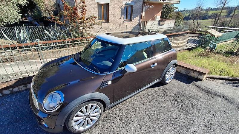 Usata Mini Cooper D 112 CV (82 kW) 2010 Marrone Utilitaria