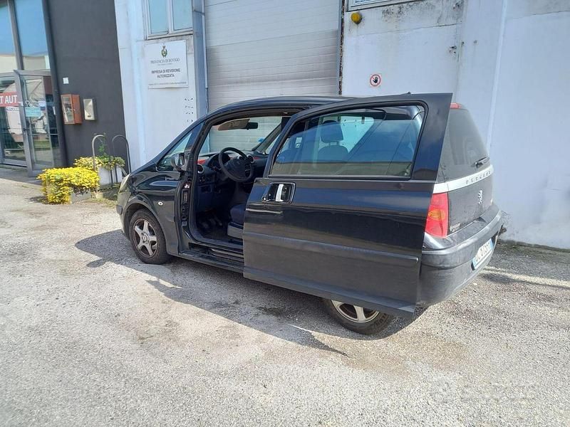 Usata Peugeot 1007 70 CV (51 kW) 2006 Nero Monovolume