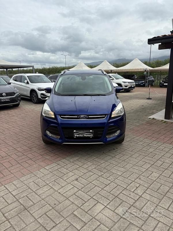 Usado Ford Kuga Titanium 140 CV (102 kW) 2015 Azul SUV