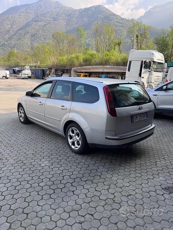 Usata Ford Focus S 90 CV (66 kW) 2007 Grigio Station wagon