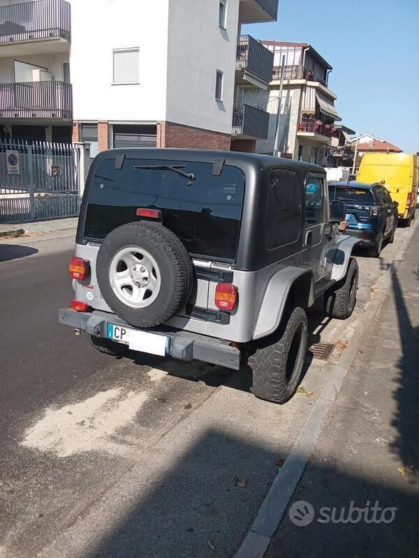 Usata Jeep Wrangler 149 CV (109 kW) 2005 Grigio SUV