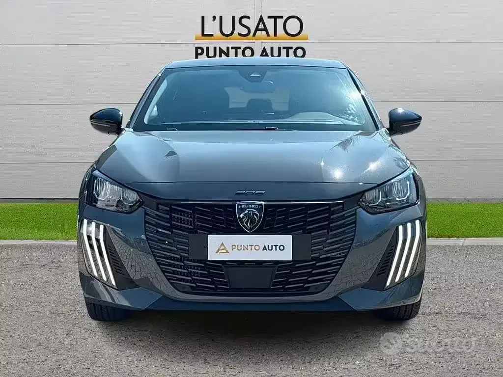 Usata Peugeot 208 Allure 101 CV (74 kW) 2025 Grigio Utilitaria