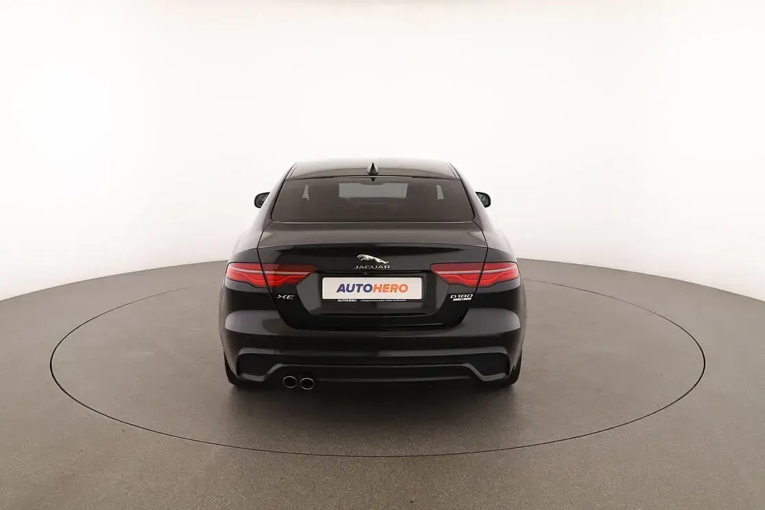 Usata Jaguar XE R-Dynamic 250 CV (183 kW) 2020 Nero Berlina