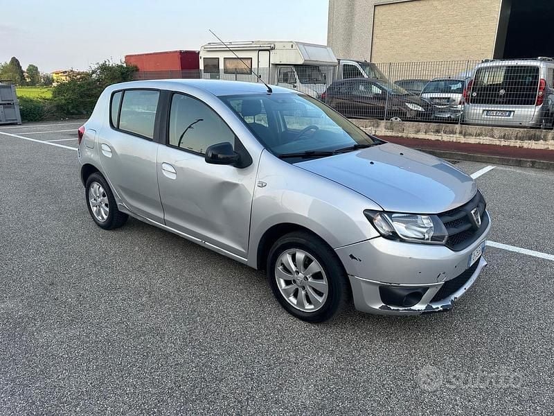 Usata Dacia Sandero Ambiance 75 CV (55 kW) 2015 Grigio Berlina