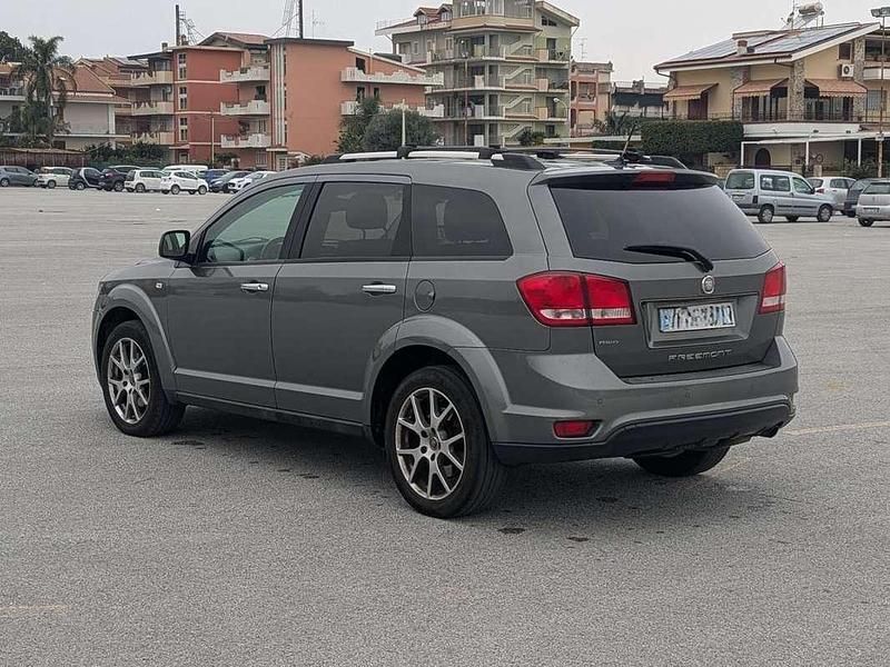 Usata Fiat Freemont Lounge 170 CV (125 kW) 2012 Grigio SUV