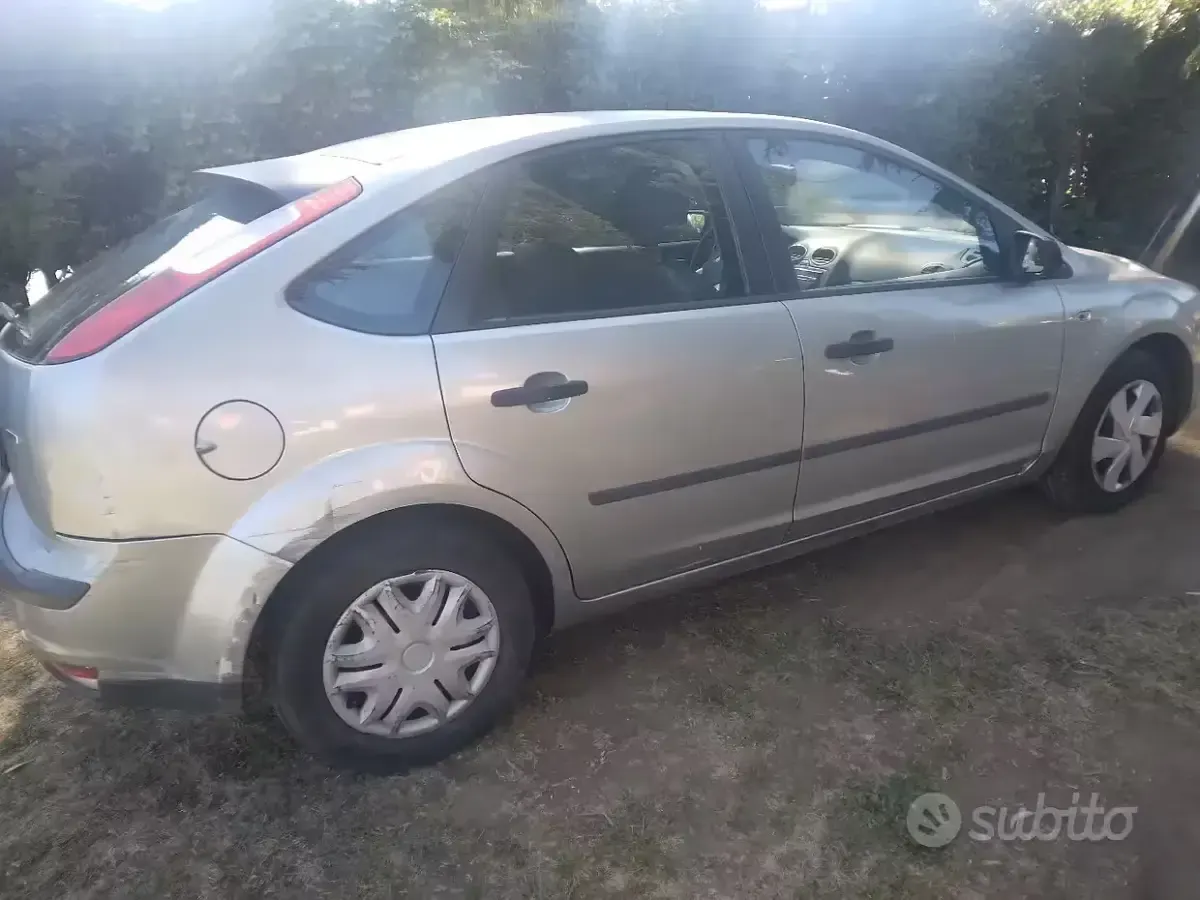 Usata Ford Focus 90 CV (66 kW) 2005 Grigio Berlina